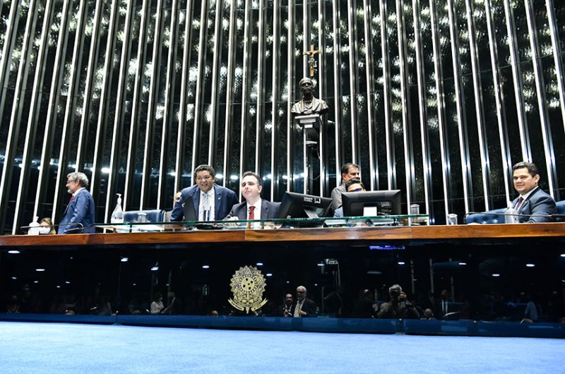 PEC que garante Bolsa Família de R$ 600 e prevê nova âncora fiscal vai à Câmara