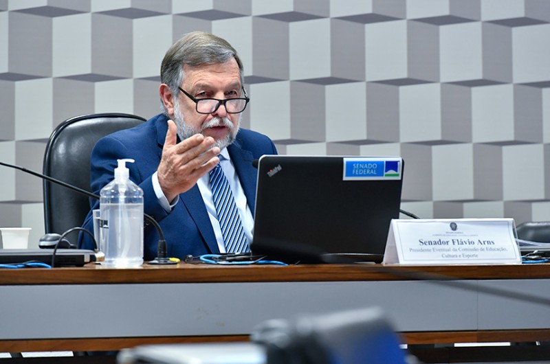 Comissão de Educação debate criação do Dia Nacional do Artista Vidreiro