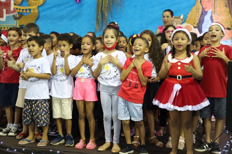 Cantatas de Natal emocionam famílias nas escolas de Lucas do Rio Verde