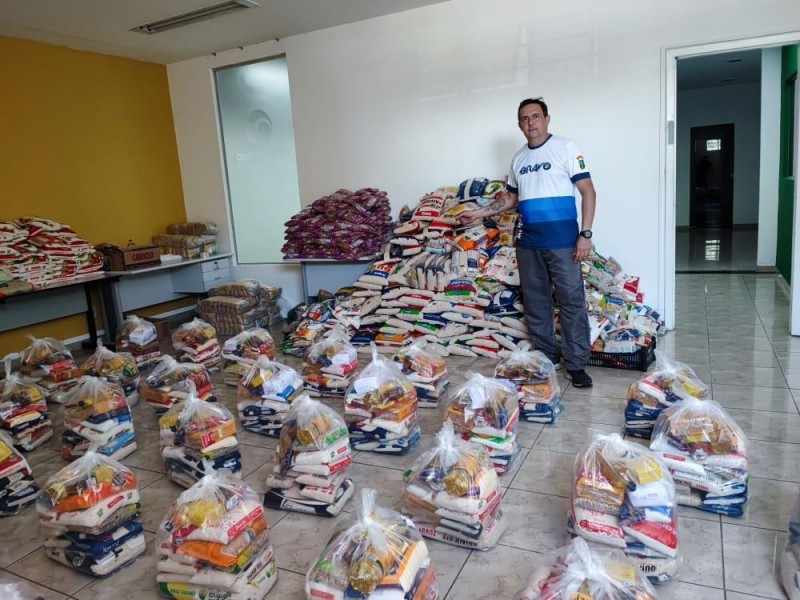 Polícia Militar arrecada 4,3 toneladas de alimentos não perecíveis