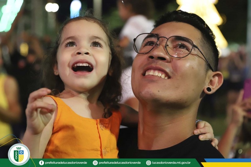 Luverdenses prestigiam a abertura do Natal da Esperança