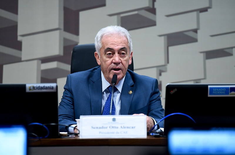 Otto faz balanço positivo do trabalho da CAE no biênio