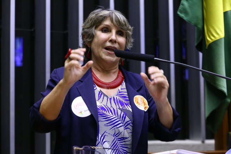 Comissão aprova projeto que assegura direitos de línguas minoritárias no Brasil