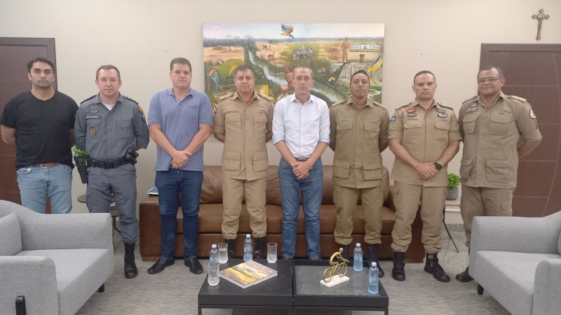 Prefeito Miguel Vaz recebe visita do comandante do Corpo de Bombeiros de Mato Grosso