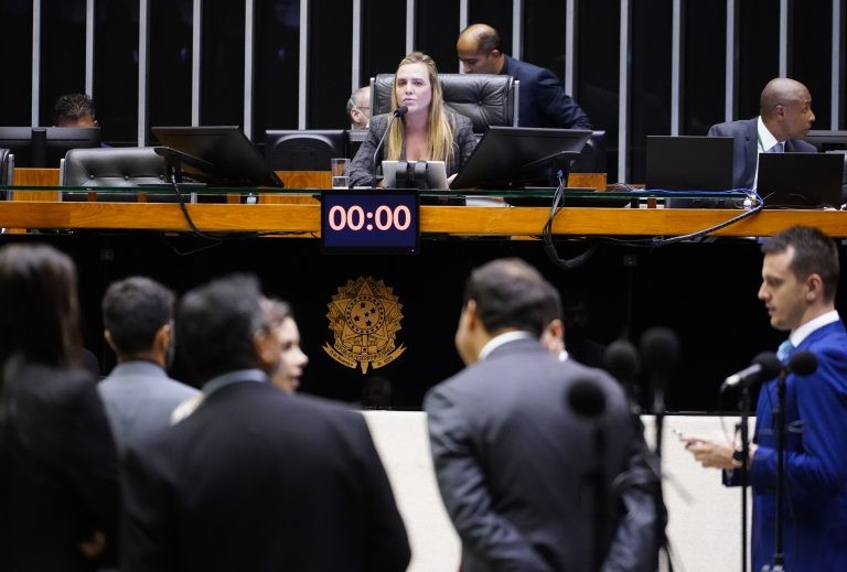 Deputados debatem PEC da Transição; acompanhe