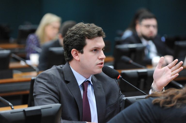 CCJ aprova proposta que torna obrigatórias metas voluntárias do Brasil contra aquecimento global