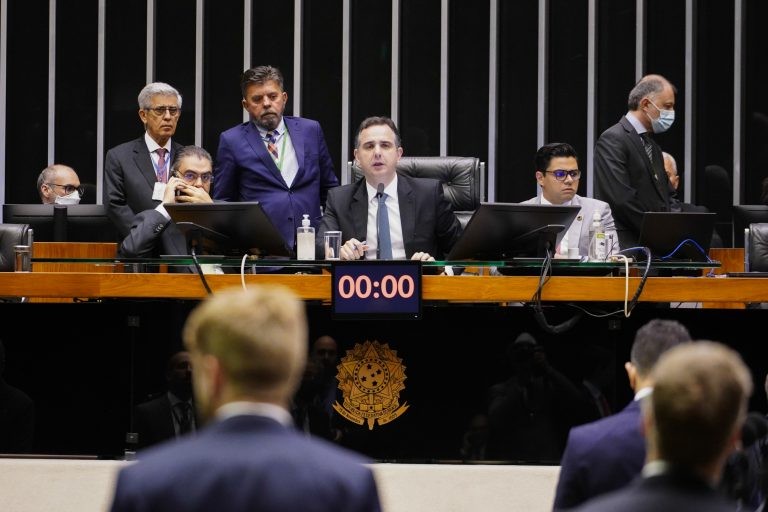 Mudanças nas emendas de relator ao Orçamento podem ser votadas na próxima terça
