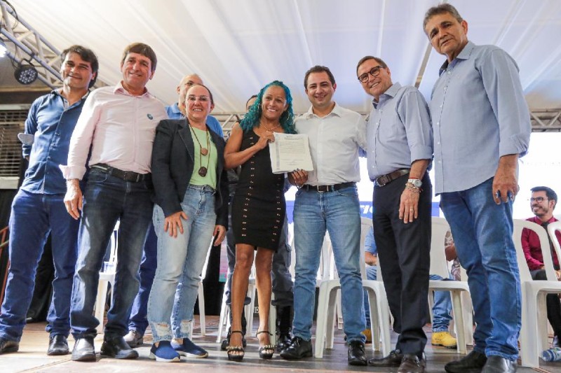 Presidente do MT Par destaca apoio da primeira-dama de MT na entrega de títulos de imóveis