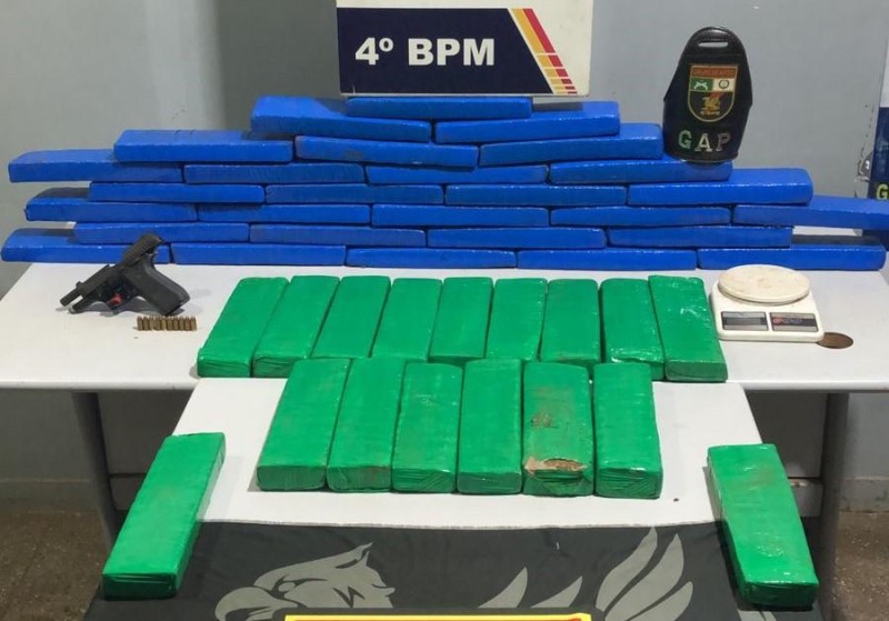 Policiais militares apreendem 45 tabletes de maconha e prendem suspeito de tráfico em Várzea Grande