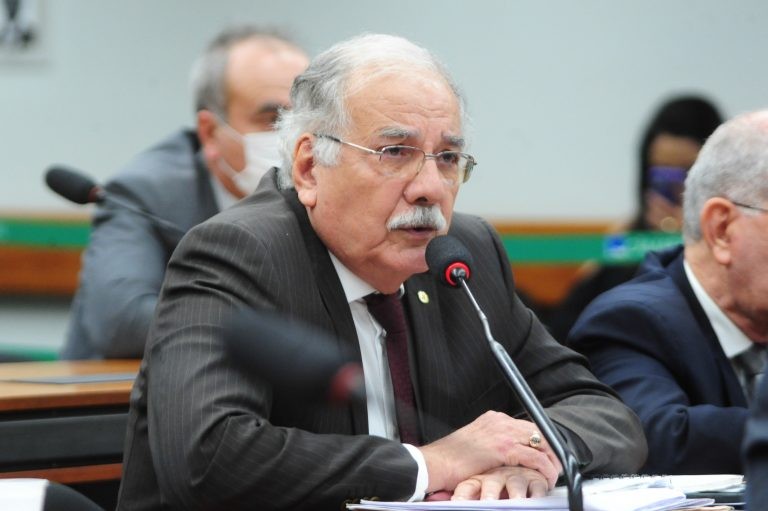 Comissão aprova proposta que garante pontuação de atleta licenciado para tratamento de câncer