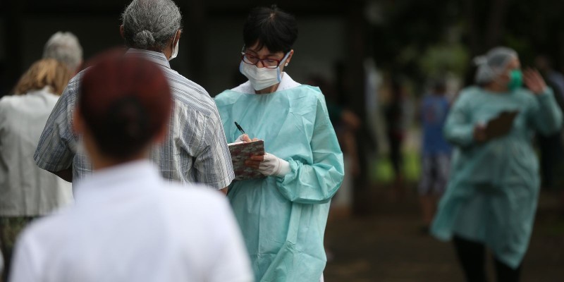 Câmara aprova isenção de IR para aposentados com sequelas de covid-19