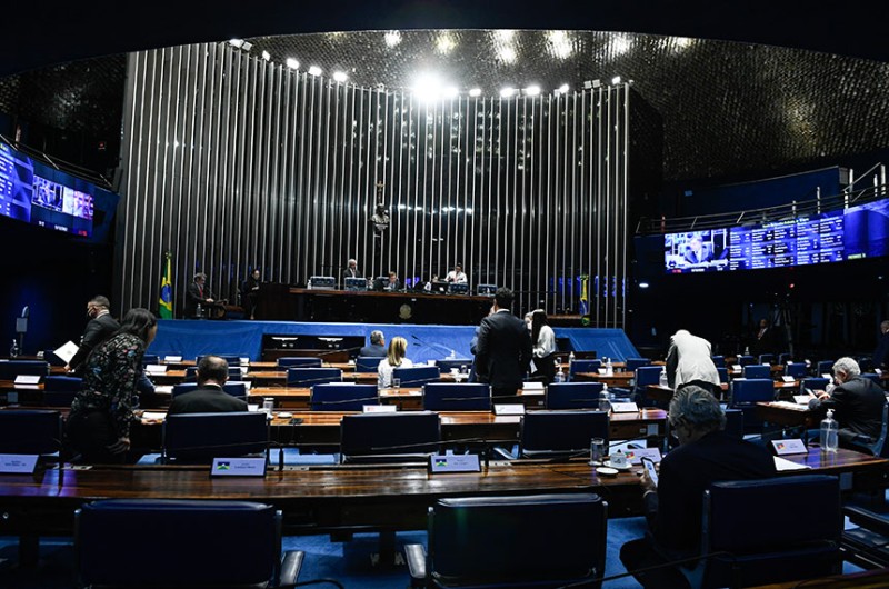 Senado aprova correção salarial de servidores