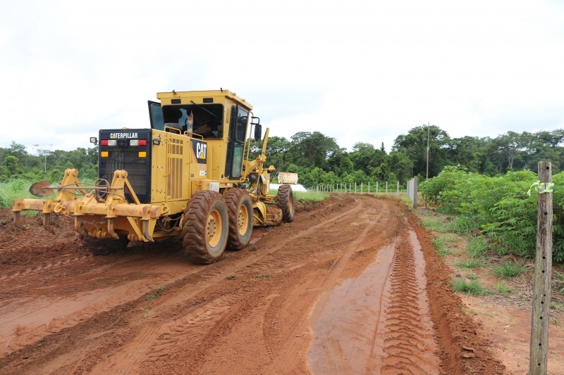 Abertura de estrada rural beneficia produtores da Comunidade Fazenda Fênix II