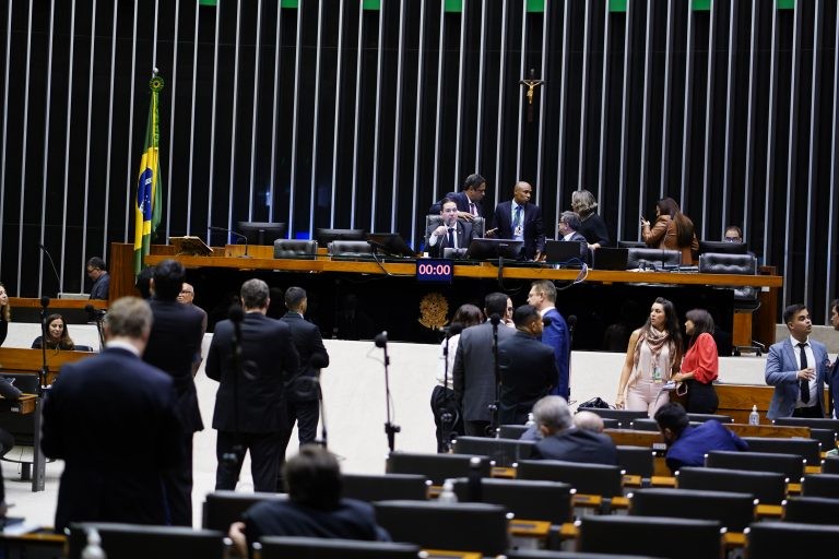 Câmara aprova reajuste de subsídios do presidente da República, de parlamentares e ministros de Estado; acompanhe