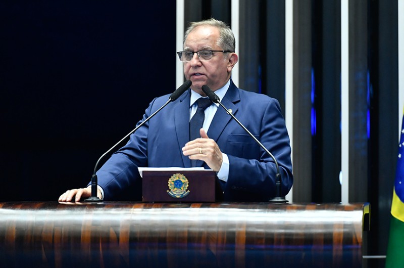 Izalci critica interferência do STF no Legislativo