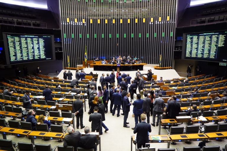Câmara conclui votação em 1º turno da PEC da Transição; acompanhe
