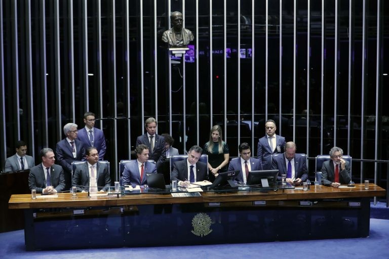 PEC da Transição é promulgada pelo Congresso