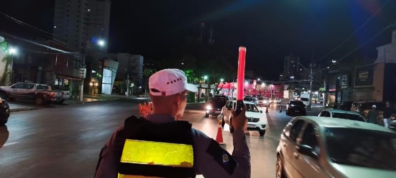 Operação na Avenida Isaac Póvoas prende quatro motoristas por embriaguez ao volante