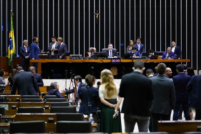 Congresso rejeita veto presidencial à Lei dos Registros Públicos