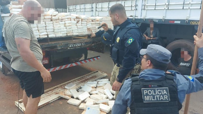 Polícia Militar e PRF prendem casal por tráfico e apreendem 200 quilos de cocaína
