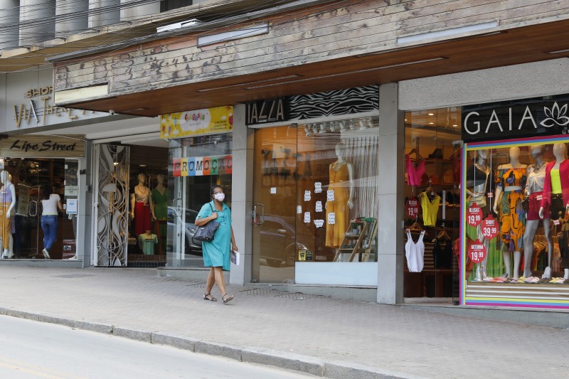 Confiança do comércio fica estável em dezembro