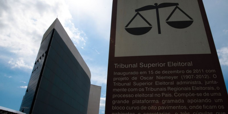 TSE volta a adiar julgamento de recurso apresentado por Pezão 