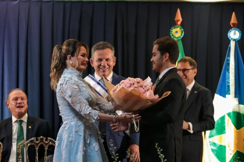 Primeira-dama de MT classifica posse para segundo mandato do governador Mauro Mendes como memorável