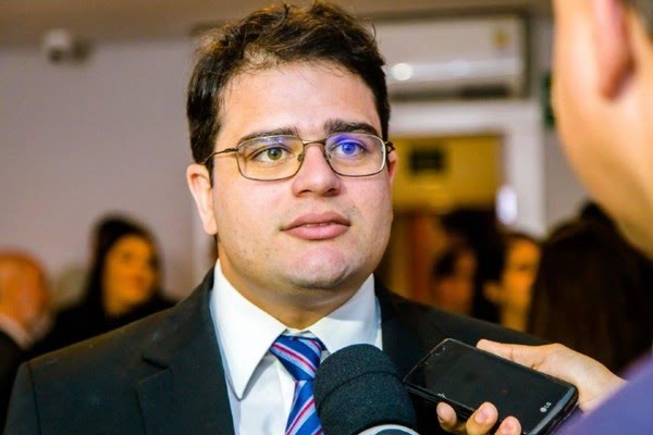 Interventor é intimado e Saúde volta para mãos do prefeito