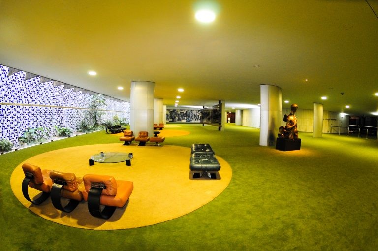 Móveis projetados por Oscar e Anna Niemeyer foram salvos da destruição