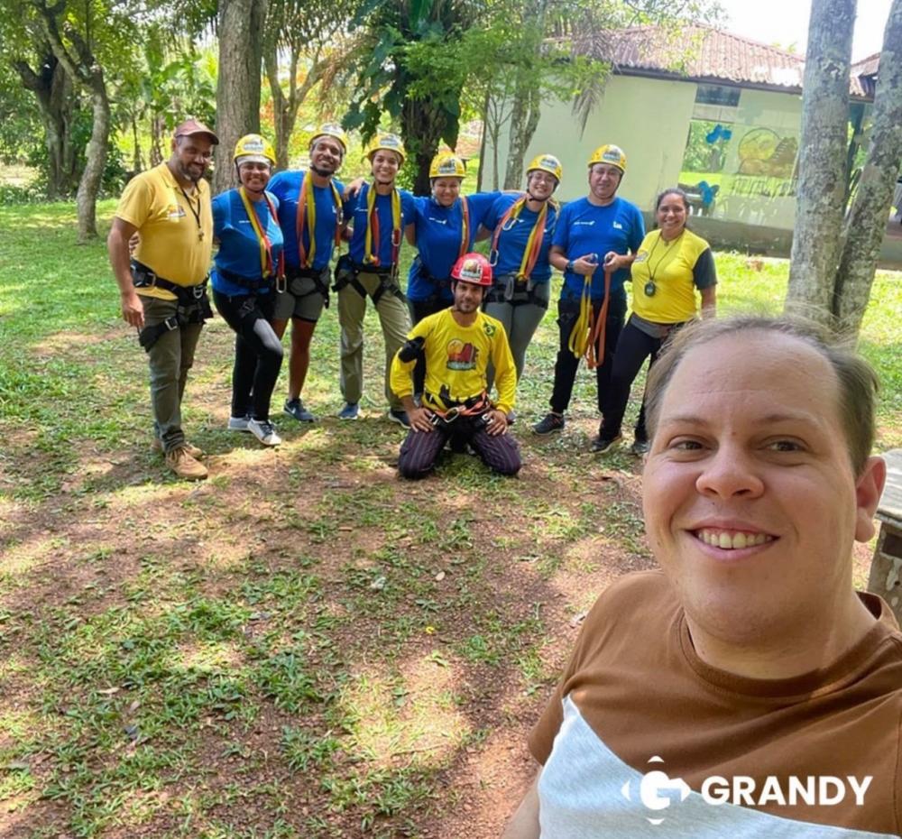 Colaboradores desenvolvem habilidades em meio à atividades de aventura