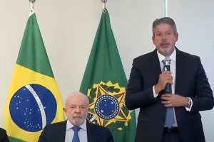 Câmara e do Senado fazem entrega simbólica a Lula de decreto de intervenção