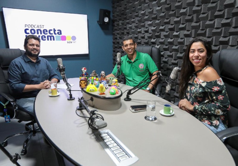 "Proerd constrói ciclo de confiança entre policiais e jovens", afirma tenente-coronel em podcast