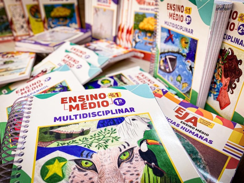 Livros para o ano letivo 2023 são entregues às escolas estaduais de MT