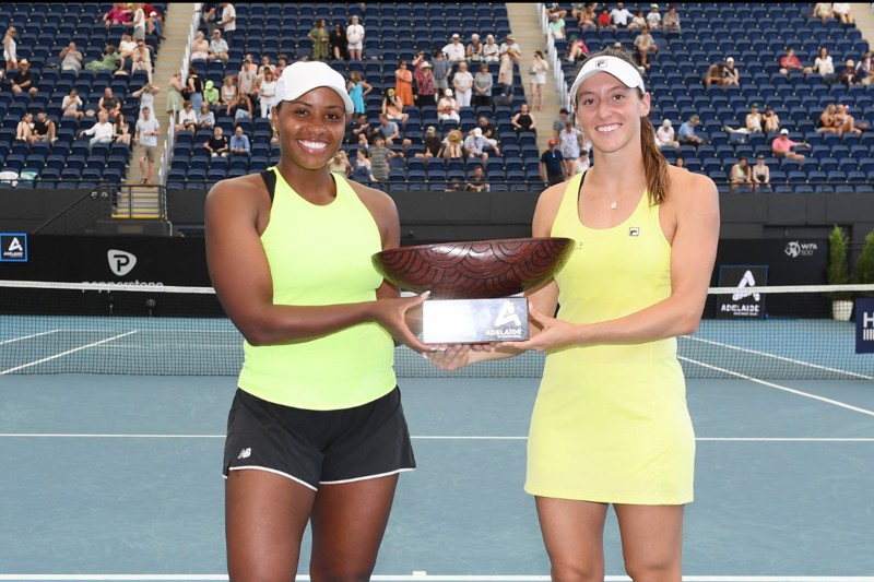 Stefani fatura Torneio de Adelaide, seu 1º título de duplas em 2023