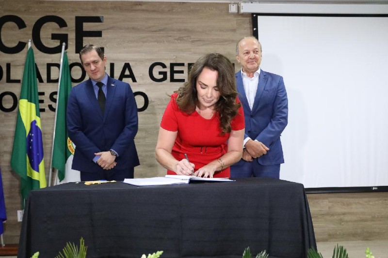 Solenidade empossa delegada-geral e nova diretoria da Polícia Civil de MT