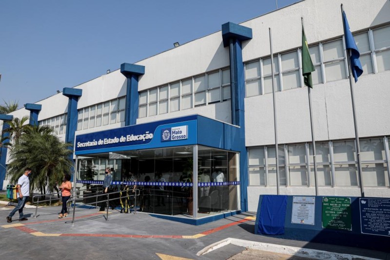 Governo sanciona leis que criam programa para melhorar índices de desempenho e prêmio para estudantes destaque