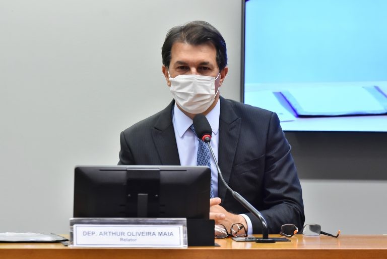 Após mais de 13 horas de reunião, comissão conclui votação da reforma administrativa