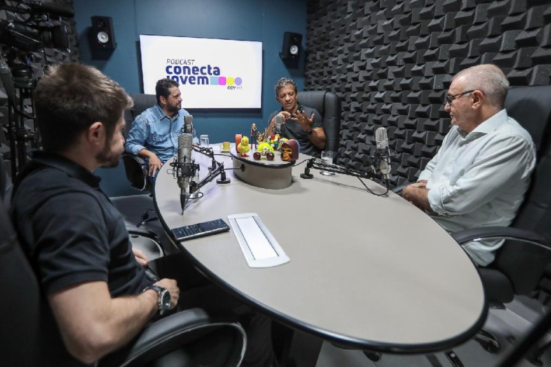 Classe artística foi acolhida por Governo de Mato Grosso, afirma professor em podcast