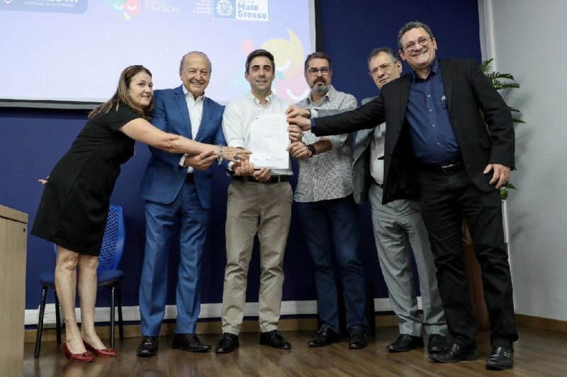 Governo concede bolsas de estudos integrais para ensino superior e cursos técnicos