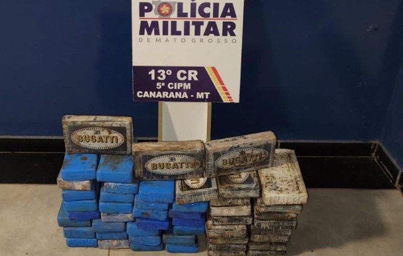 PM, PF e PRF prendem três pessoas e apreendem 52 kg de cocaína em fundo falso de carretinha
