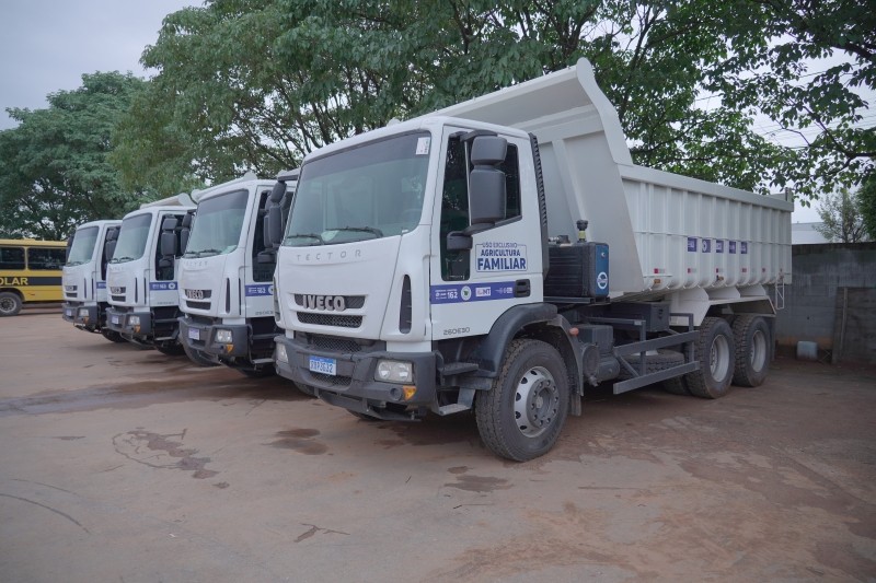 Quatro caminhões são entregues pela Gestão Miguel Vaz