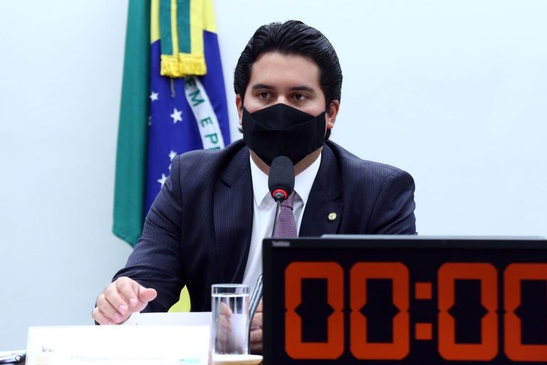 Comissão aprova inclusão do acesso à energia elétrica como item fundamental para promoção da saúde