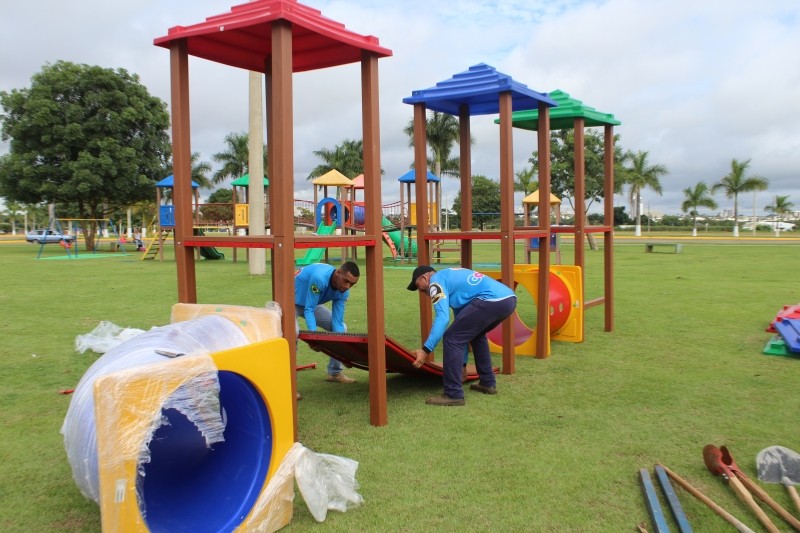 Prefeitura de Lucas do Rio Verde inicia instalação de cinco novos parquinhos