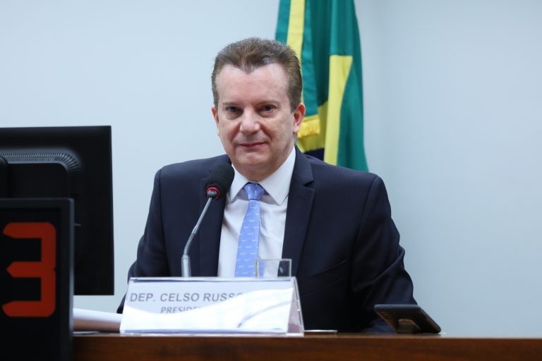 Comissão aprova projeto que obriga empresas a aceitarem pagamentos eletrônicos