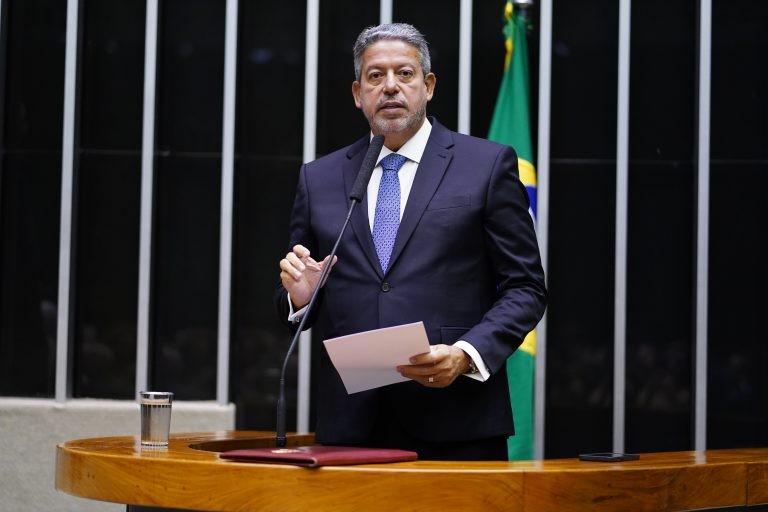 Arthur Lira é reeleito presidente da Câmara com 464 votos; acompanhe