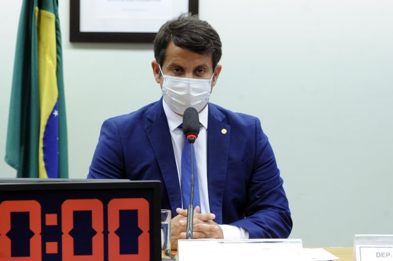 Comissão aprova oferta de atividades físicas para idosos em instituições de longa permanência