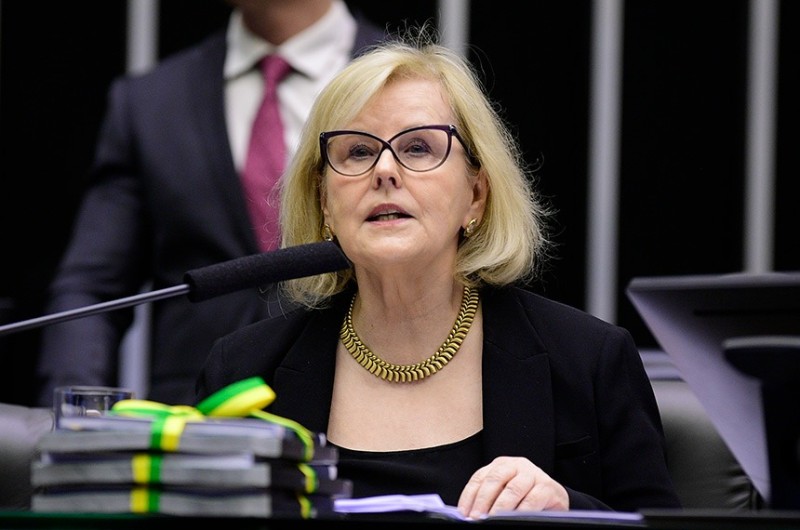 STF estará vigilante na defesa da democracia, diz Rosa Weber