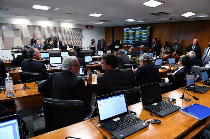 Com definição dos blocos, partidos avançam na escolha de comissões