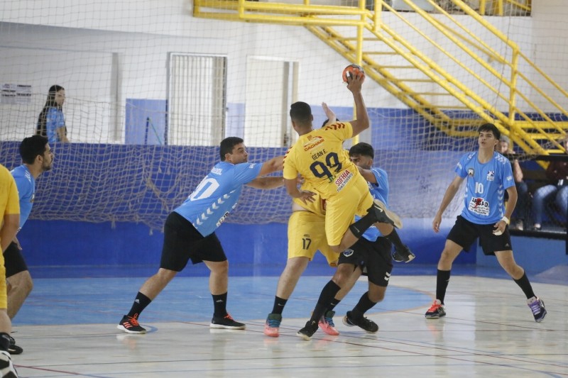 Mais de 15 equipes da região participam do Open Lucas do Rio Verde de Handebol