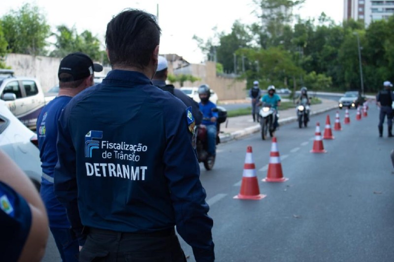 Operações de fiscalização prendem 224 pessoas dirigindo inabilitadas e 128 por embriaguez ao volante